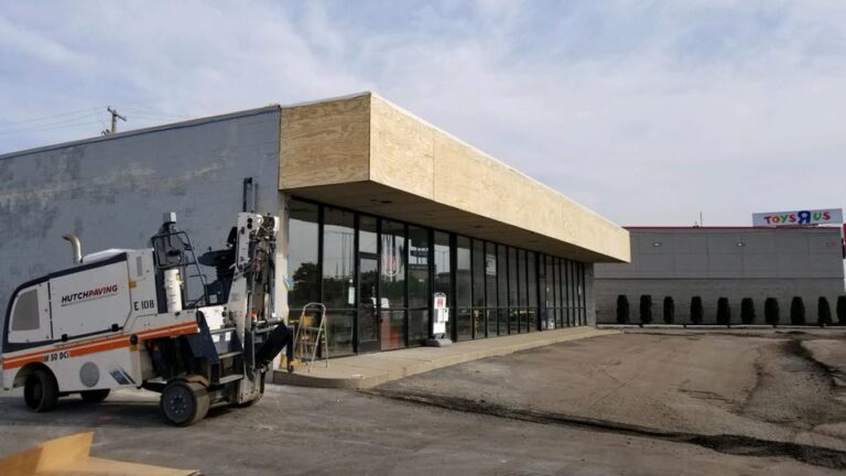 33073609_2062360350445062_4751206617993707520_n